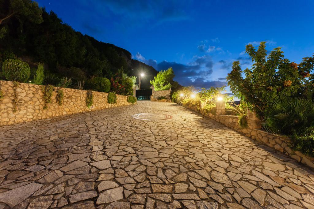 Villa Akros And Suites Keri 外观 照片