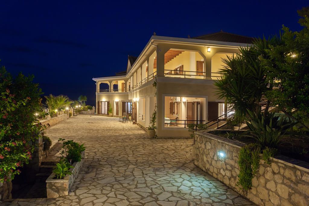 Villa Akros And Suites Keri 外观 照片
