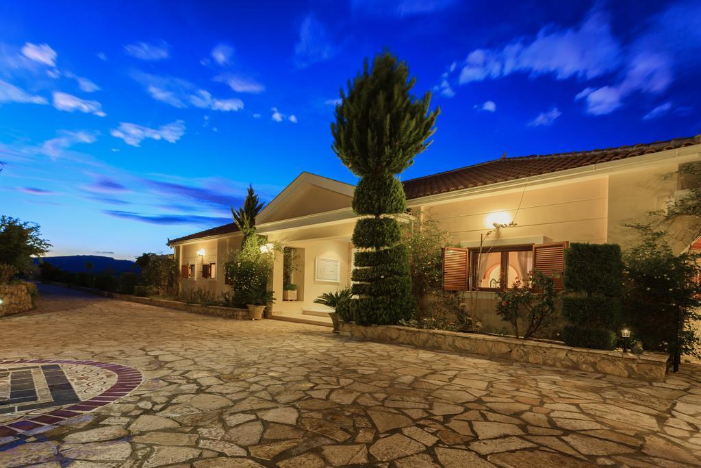 Villa Akros And Suites Keri 外观 照片