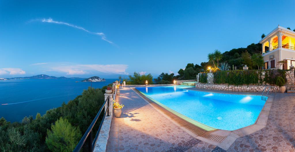 Villa Akros And Suites Keri 外观 照片