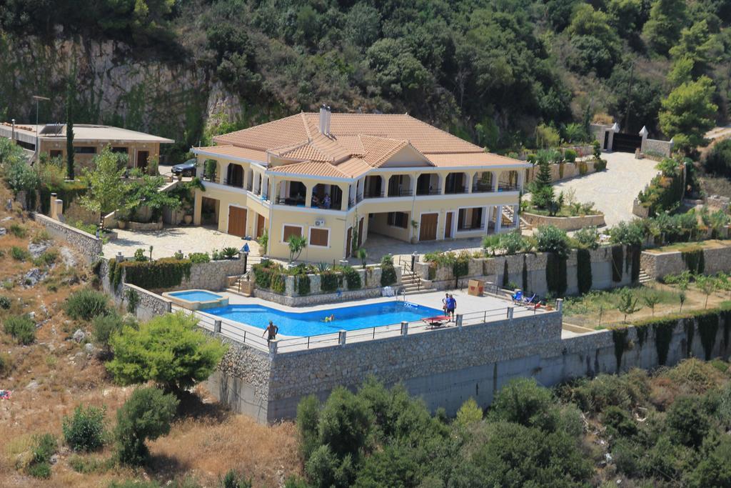 Villa Akros And Suites Keri 外观 照片