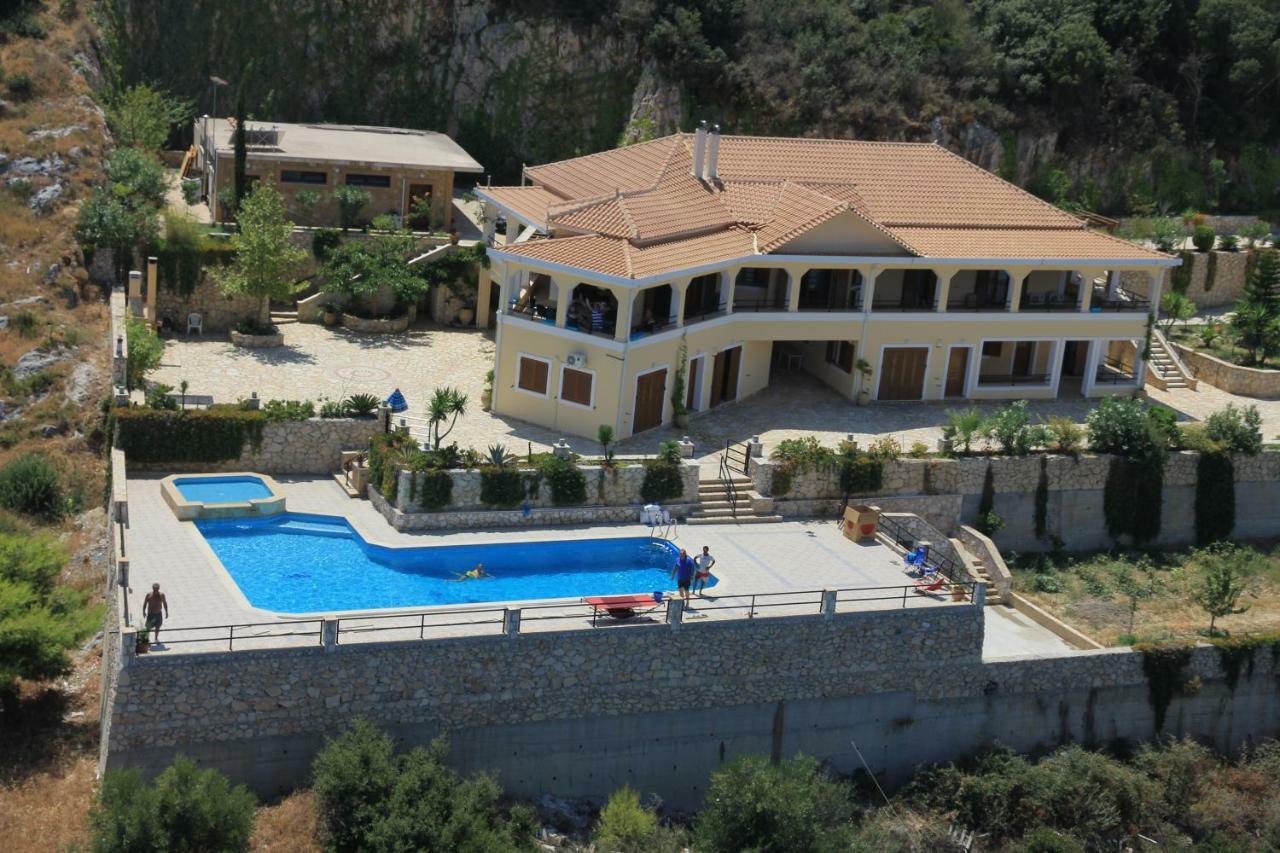 Villa Akros And Suites Keri 外观 照片